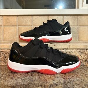 Jordan 11 Low Bred size